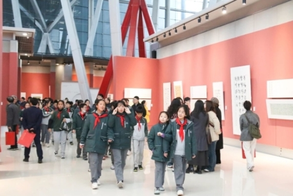 “新中國(guó)·新發(fā)現(xiàn)”江蘇主題書(shū)法展現(xiàn)場(chǎng)