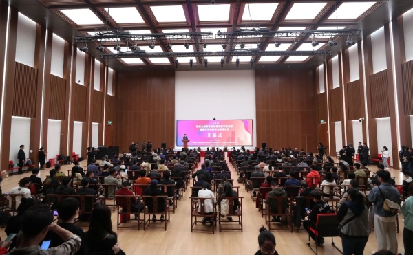 入古出新——首屆全國高等院校篆刻學(xué)科教學(xué)成果展暨篆刻學(xué)科建設(shè)與教育論壇開幕式